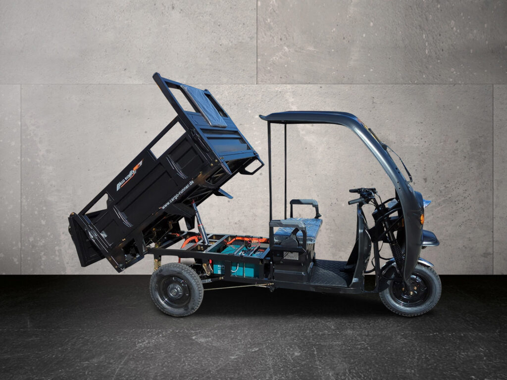 CARGO RUNNER Heavy Duty mit Dach in schwarz - Seitenansicht, Pritsche gekippt