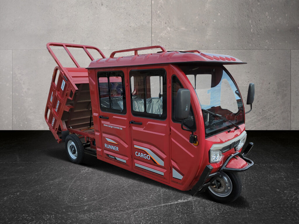CARGO RUNNER Doppelkabiner mit gekippter Pritsche